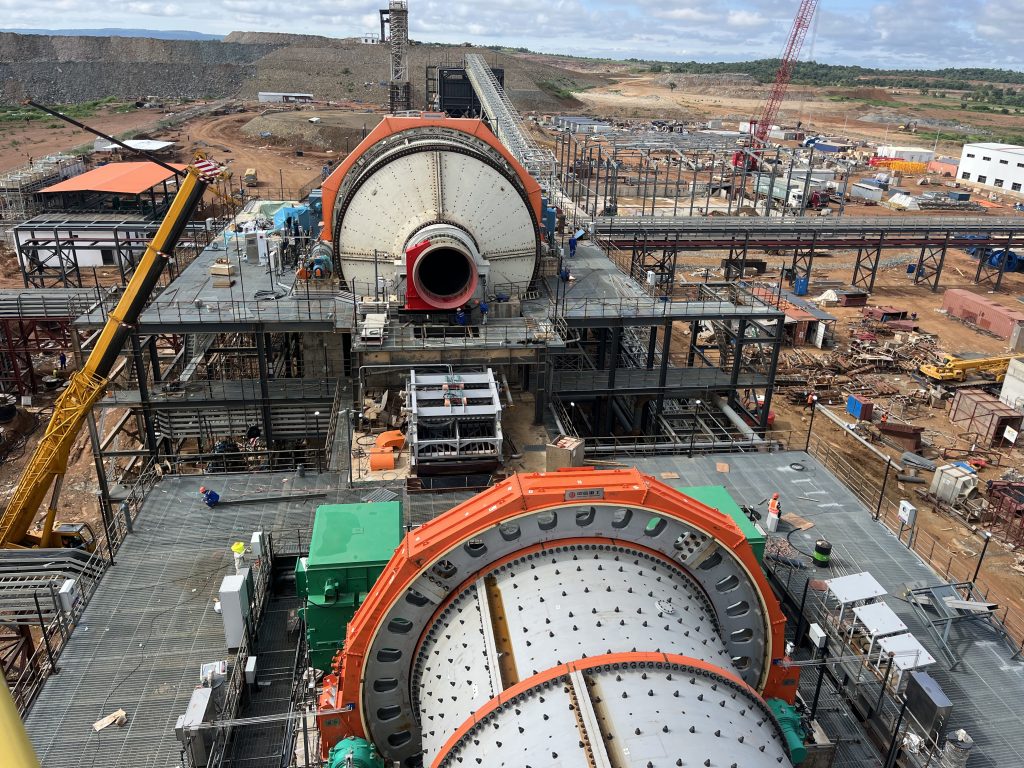 Ciba Diggins Machinery  | Dual-Mass Energy-Saving Vibrating Screens Boost the Successful Trial Operation of Shandong Gold's Ghana Gold Mine Project! Company news 第1张