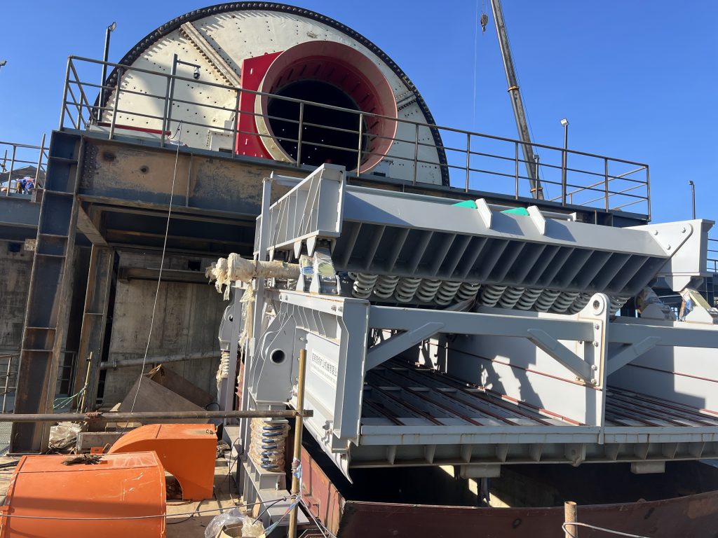 Ciba Diggins Machinery  | Dual-Mass Energy-Saving Vibrating Screens Boost the Successful Trial Operation of Shandong Gold's Ghana Gold Mine Project! Company news 第4张